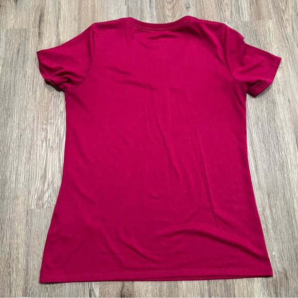 {preloved} Women’s Dark Pink V-Neck DriFit Short Sleeved Top - Picture 3 of 7